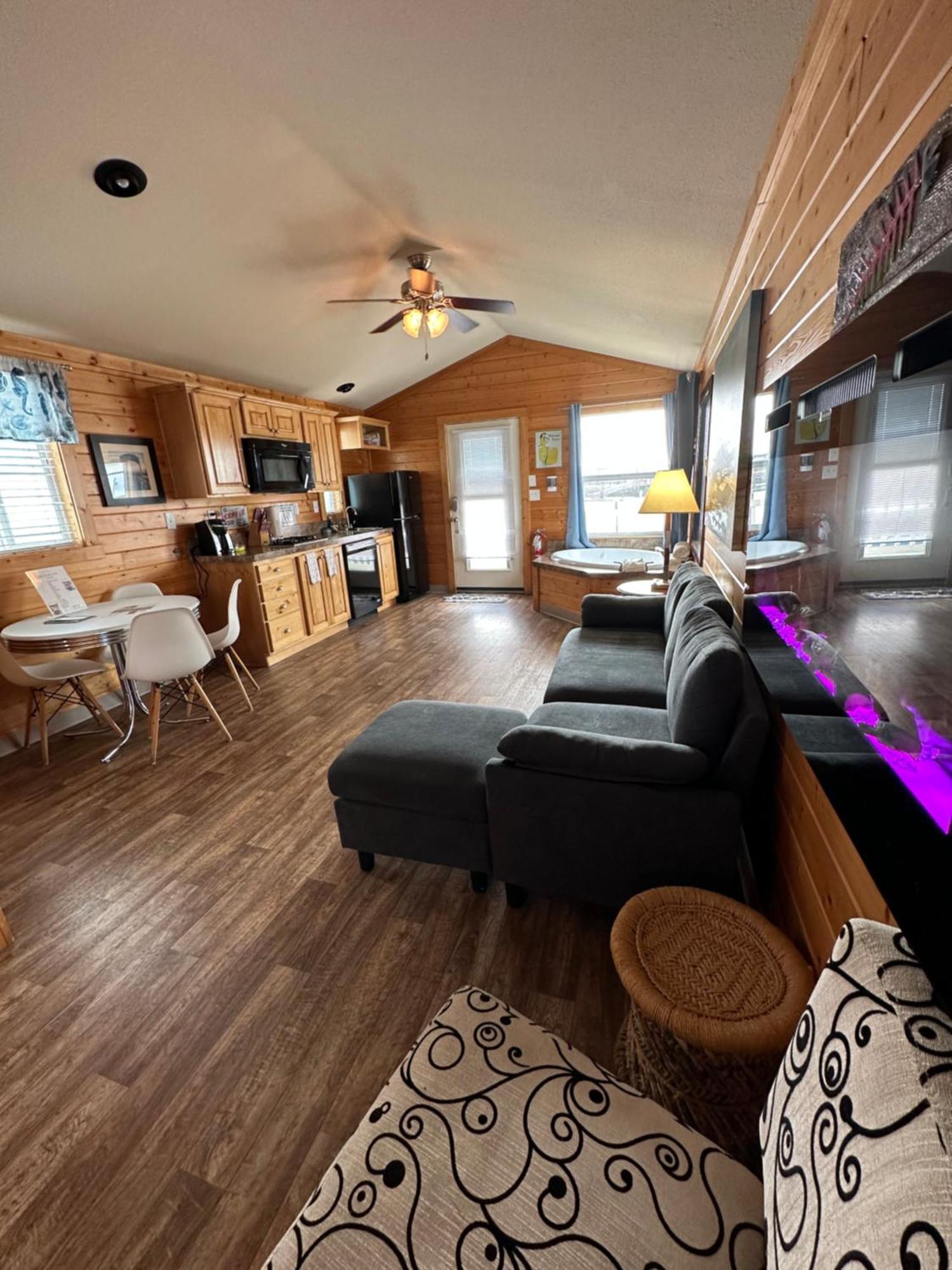 Westport Marina Cottages Kamer foto